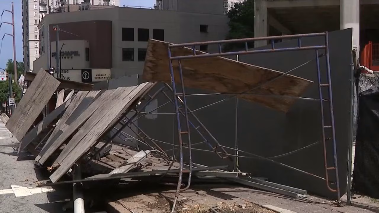 Collapsed scaffolding blocks traffic by abandoned Midtown building
